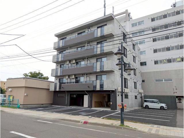 AUGUSTA CHITOSE