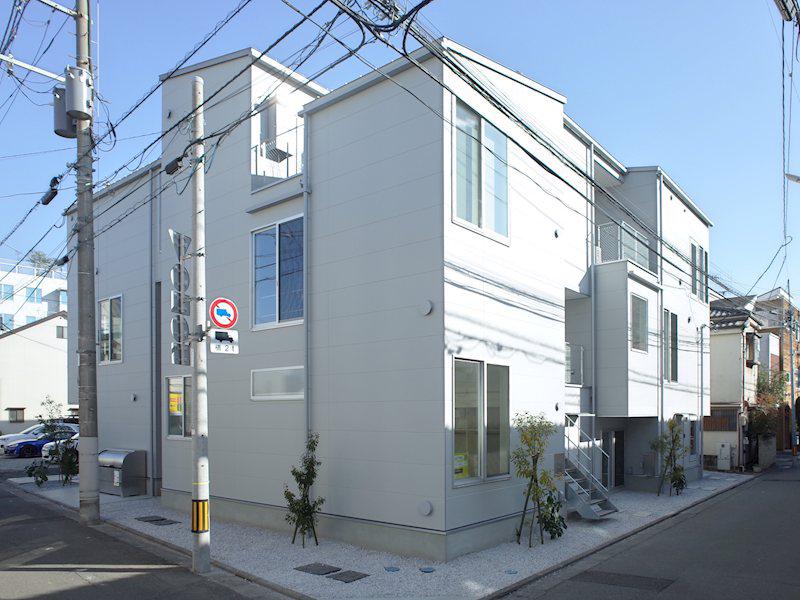 COLLAGE HOUSE