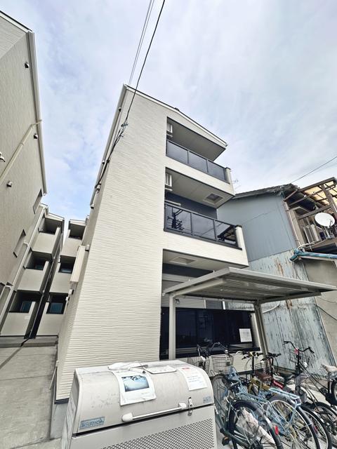 YSMAISONHOLY