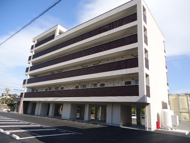 ユニヴァリィ県庁東