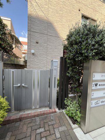 東京メトロ千代田線 表参道駅 徒歩2分  築18年(ワンルーム/1階)