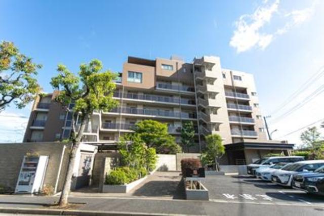 HIGASHIKOMATSUGAWA APARTMENT