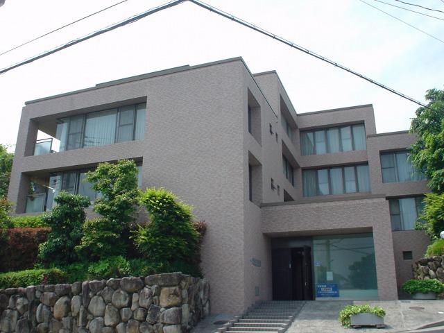 ラークヒルコート