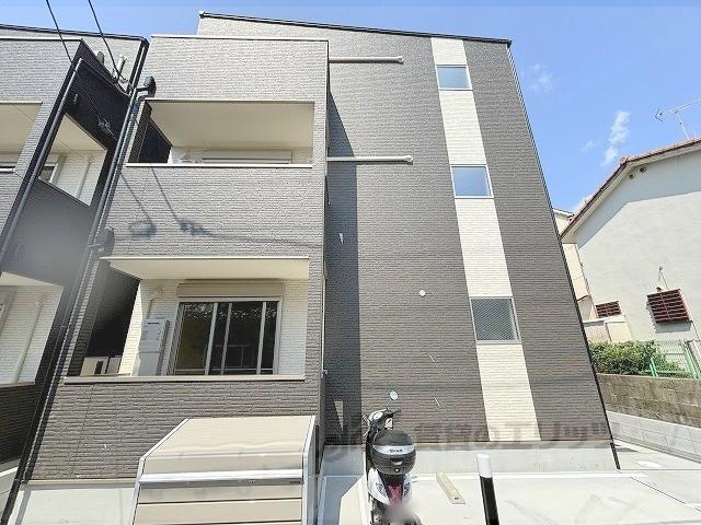ジーメゾン寝屋川秦町アリビオ