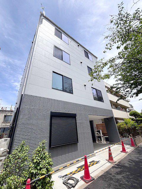 E.L.K RESIDENCE