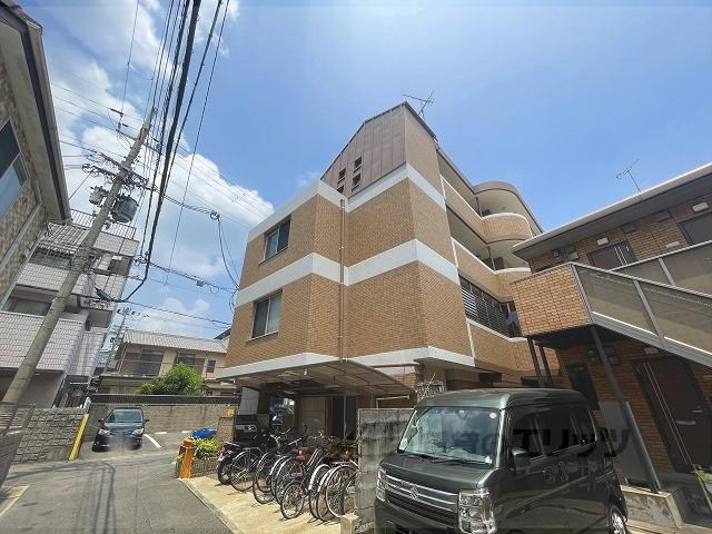 アクシス