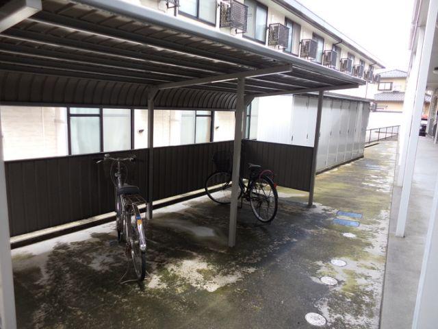 モナリエ中冨居 B棟