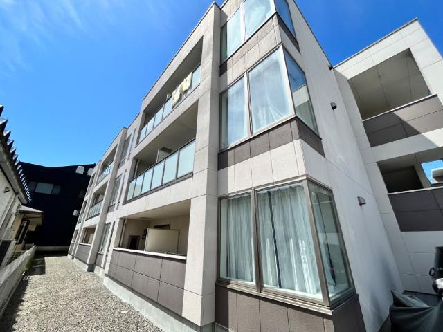 APPARTEMENT EST