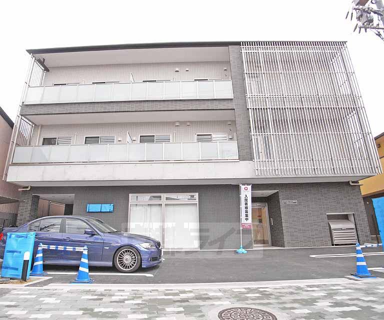 コモダカーサエンマ