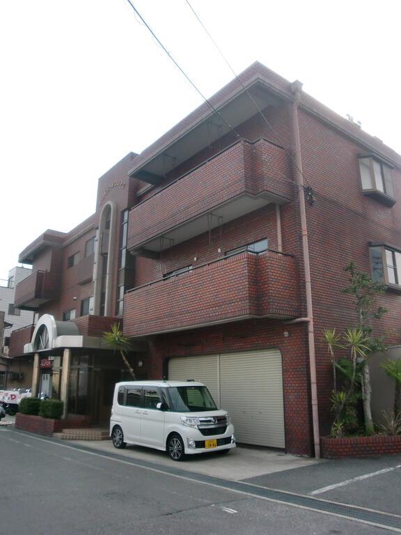 ホワイエ・アンノマエ