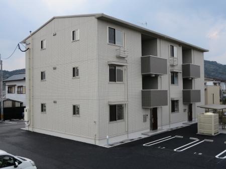 大分県佐伯市 3階建 築10年