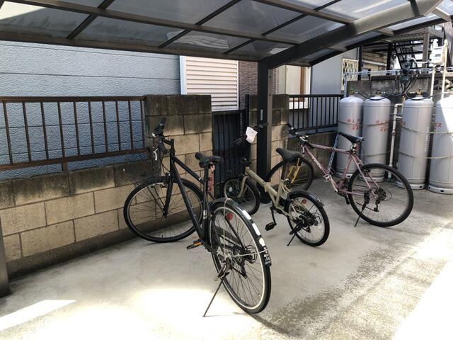 イーストパレス