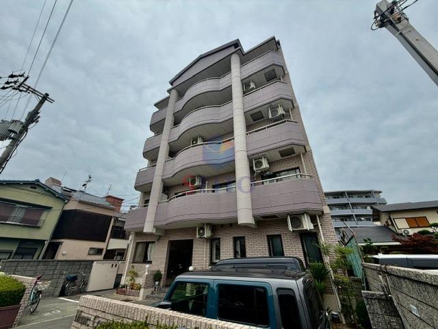 MUSIC COURT