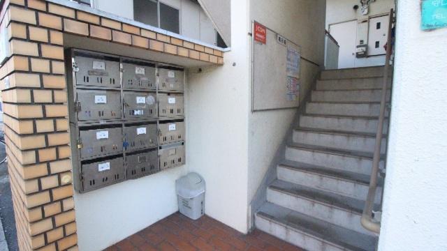 HOUSE2001