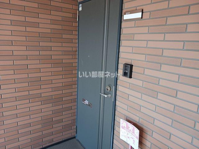 パインズコート新居E