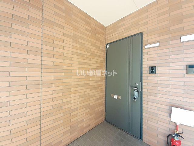 パインズコート新居C