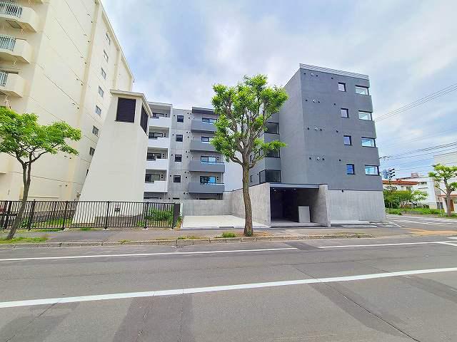 リベルテスクアール六番館