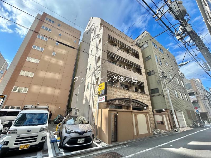 レイ・ローズビル