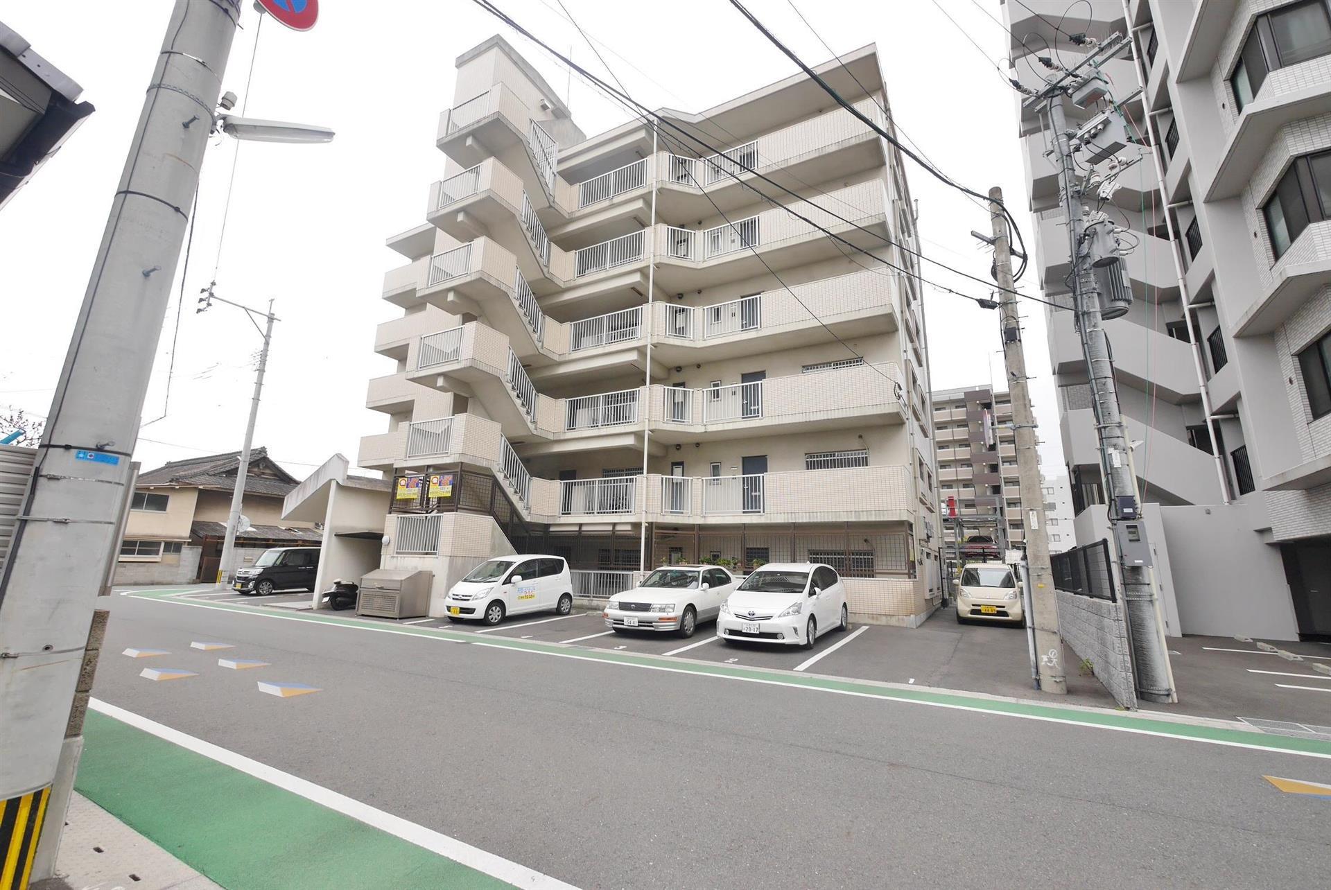 クレスト直方駅前