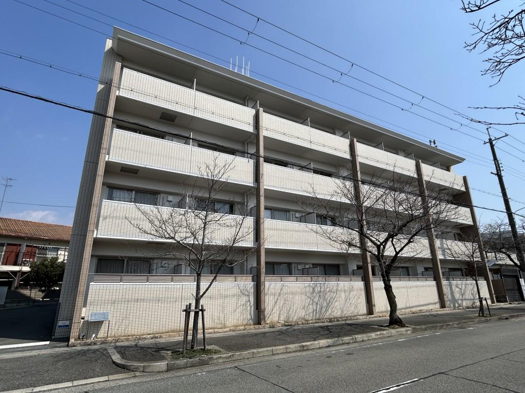 アクシス