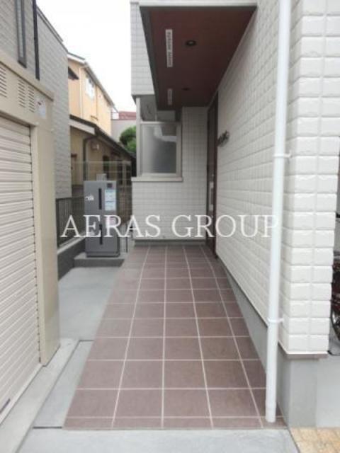 LAULE′A COURT