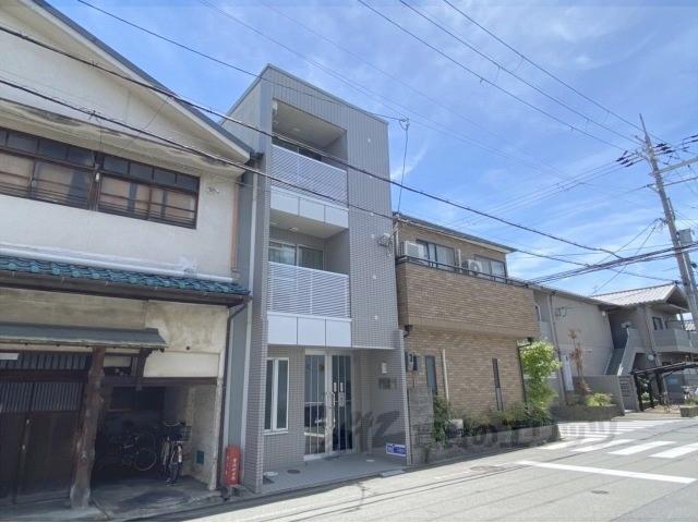 ISEYAHOUSE