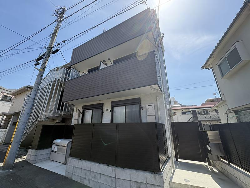 エム&エム弘明寺駅前