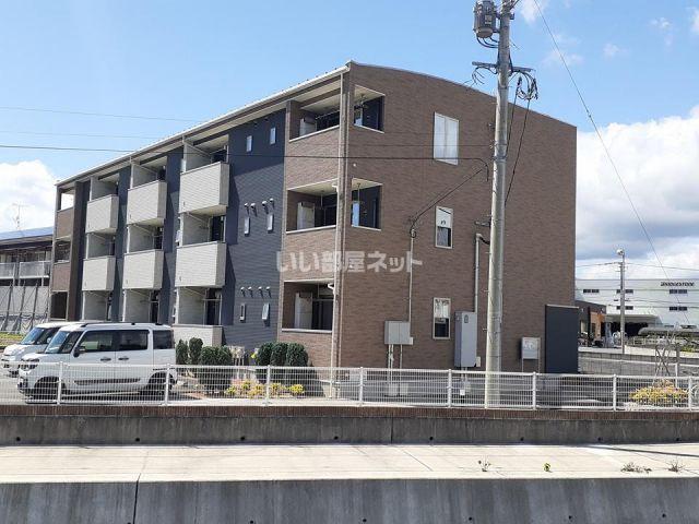 エメラルドグリーン