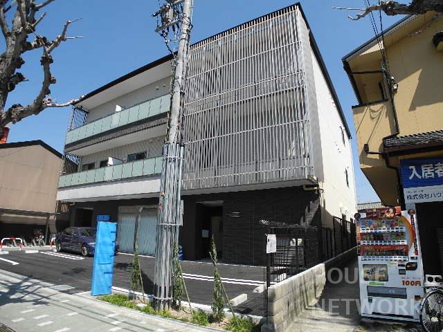 コモダカーサエンマ