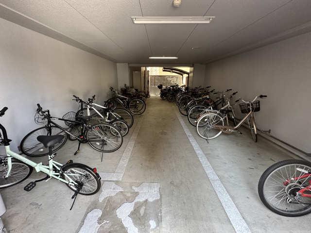 オーヴェスト日比野