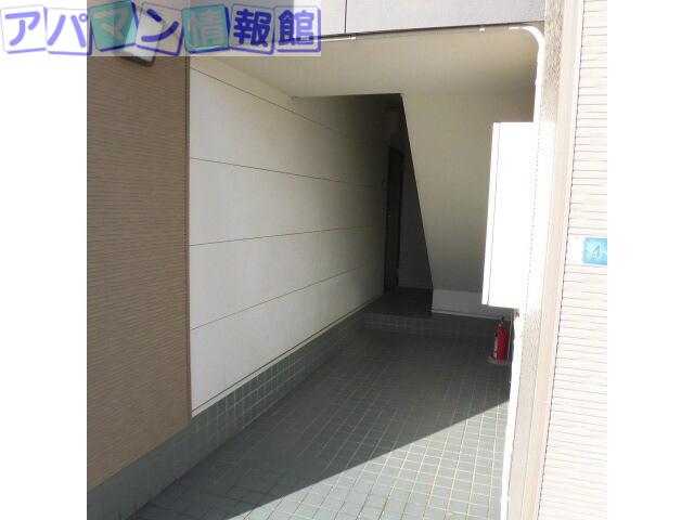 トリコロールハウス