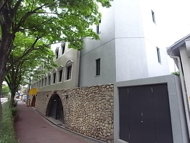 22番館