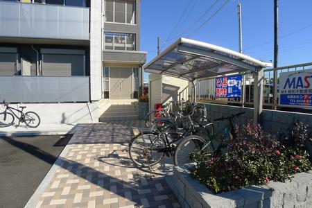 トラスティ