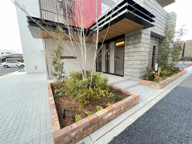 ROOTHILL 10
