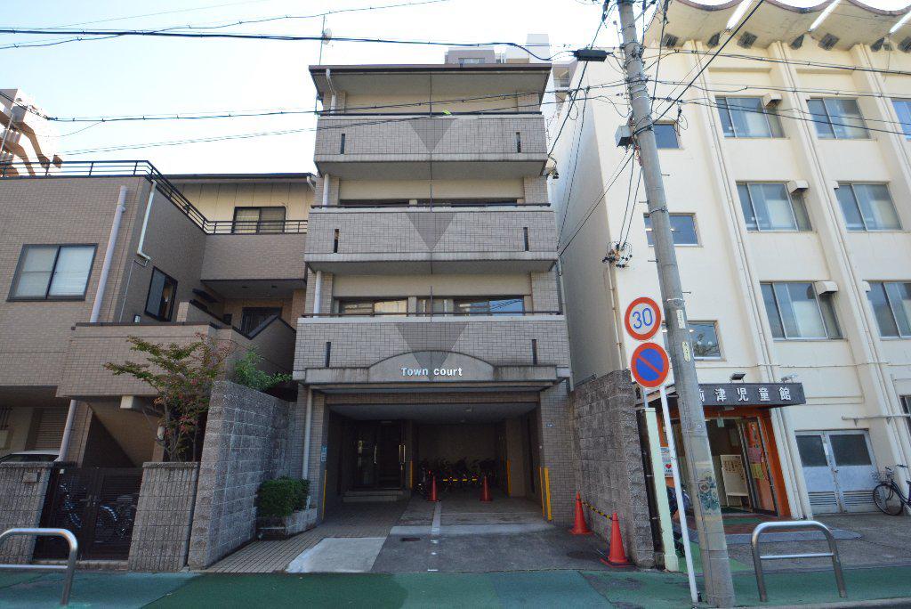 TOWN COURT