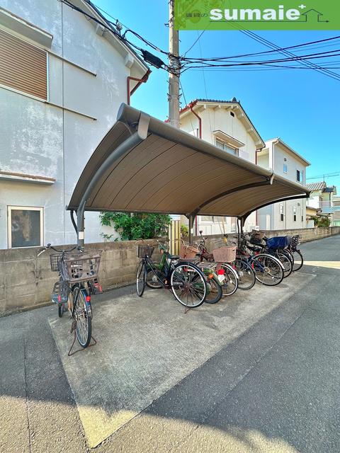 ラベニュー谷口 B