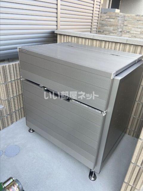 Y S ONE