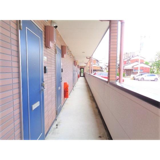 シャトルエンジン駅西