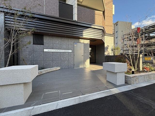ブランニード塚本駅前