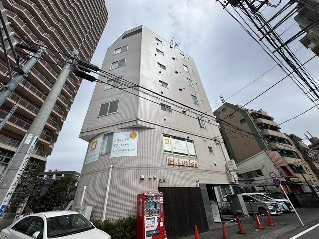 ファミールクレストコート