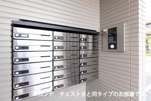 トロワ・ブランシュ・港町