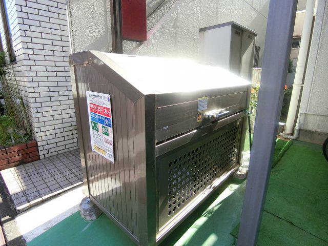 メゾン岡