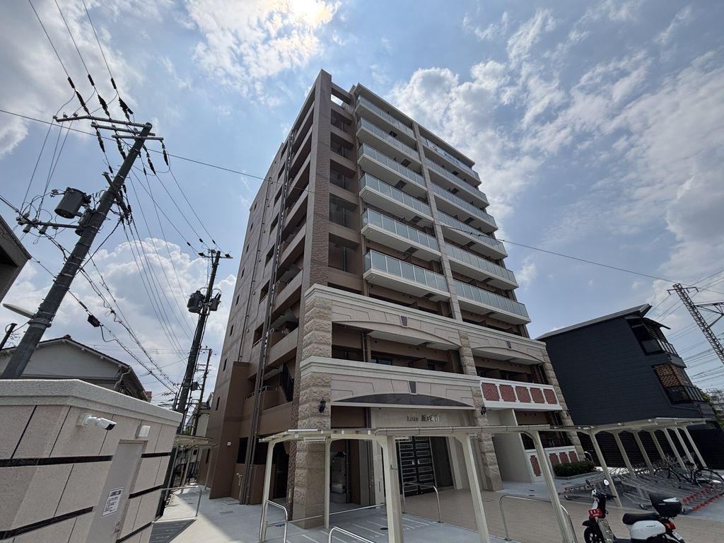 LUXE新大阪VI