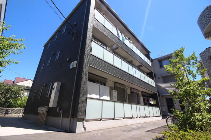 REI COURT