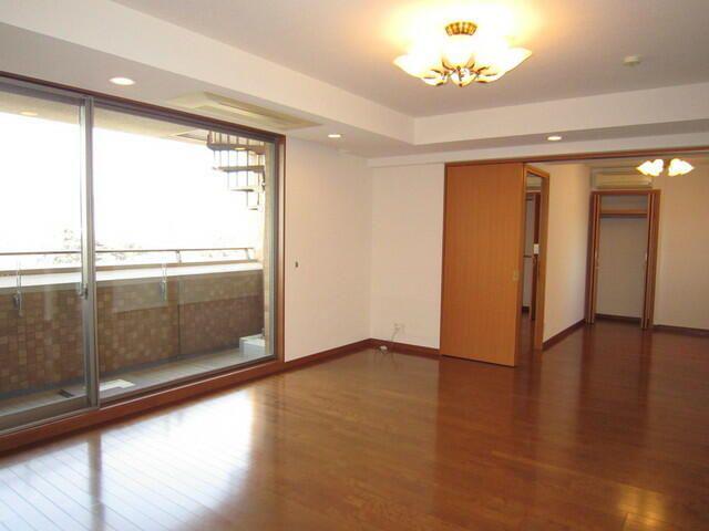 グローリオ御苑内藤町901