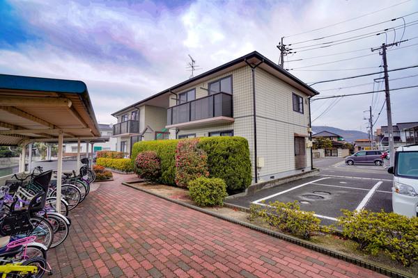 クレストパレスA