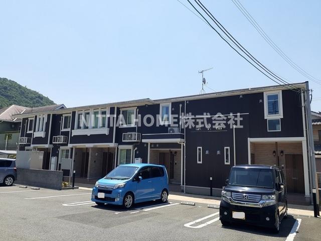 駅 東 館