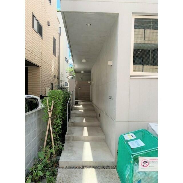 PASEO SANGENJAYA イースト ウエスト