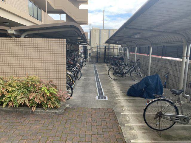 ロワイヤル網干駅前