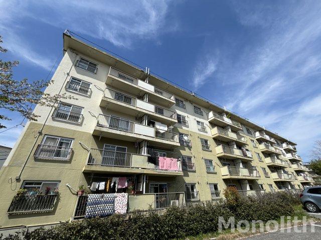 鶴山台48号棟